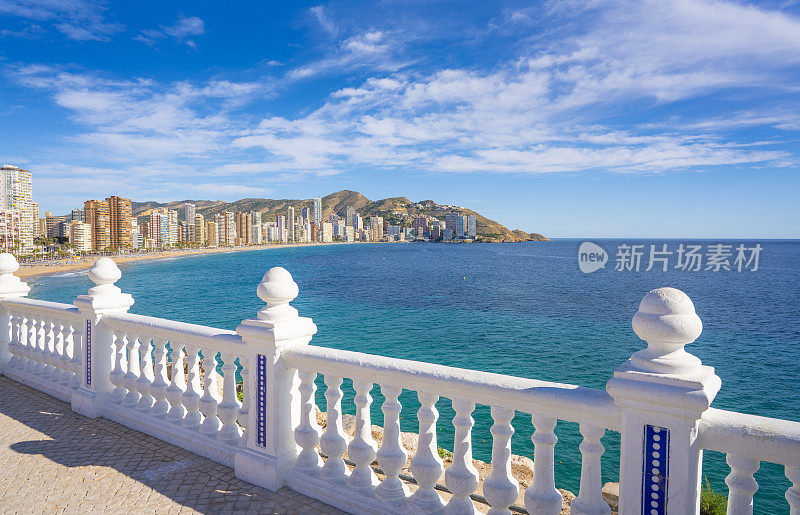 Benidorm Levante beach from Balcon del Mediterraneo报道